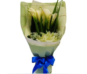 8 white calla